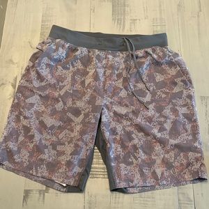 Lululemon T.H.E linerless 9” size Large